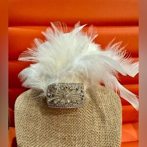 Chic White Feather Hair Clip